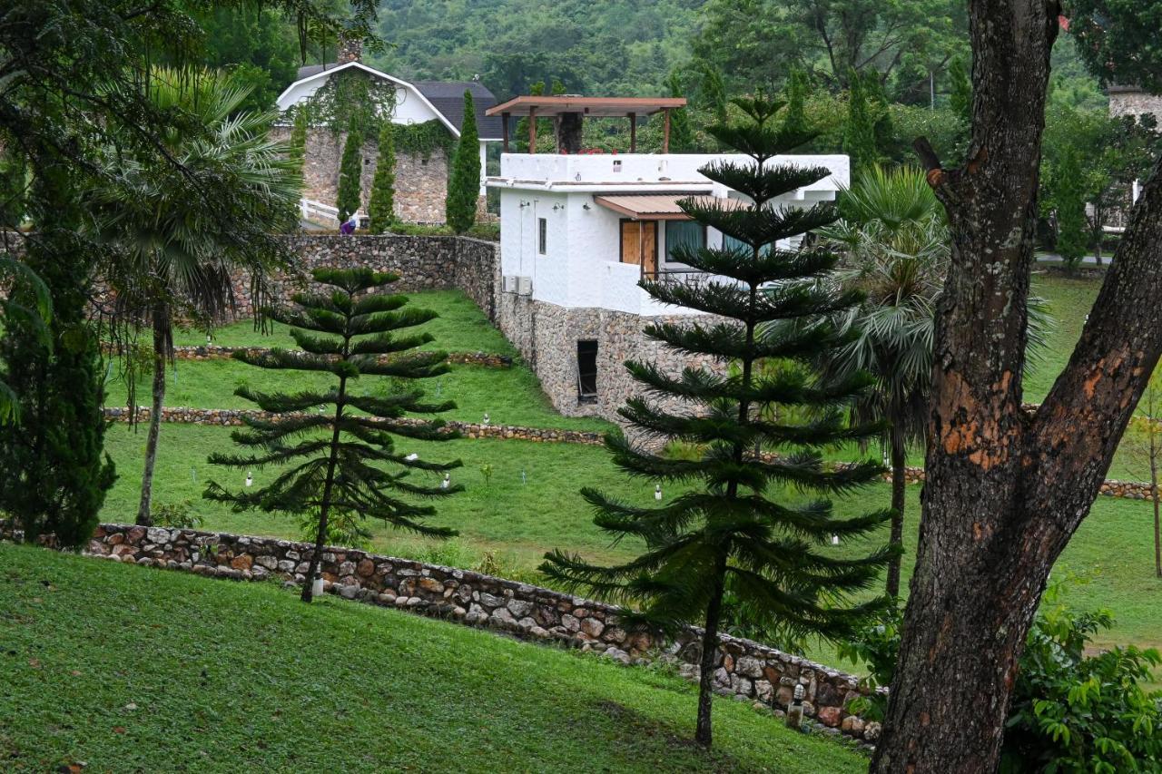 Swiss Valley Hip Resort Suan Phueng Dış mekan fotoğraf